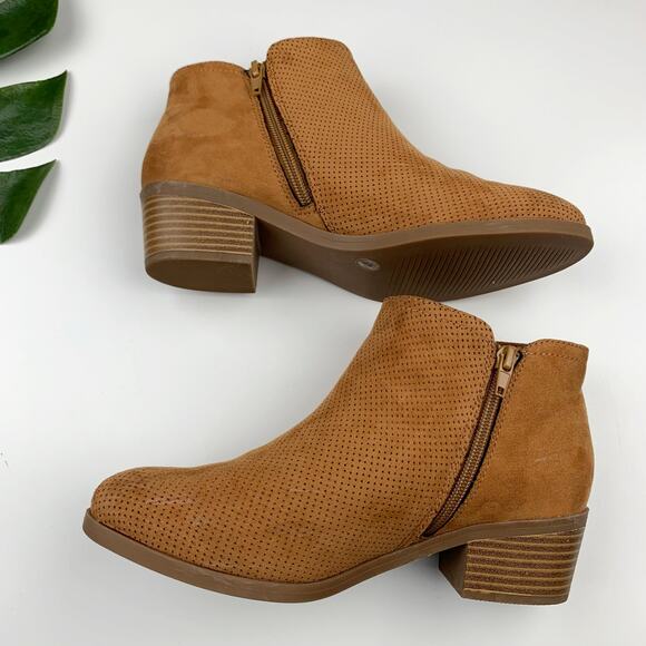St Johns Bay Luetta Ankle Boots Booties Tan Perforated Faux Suede Women's 7 Wide - Picture 8 of 11